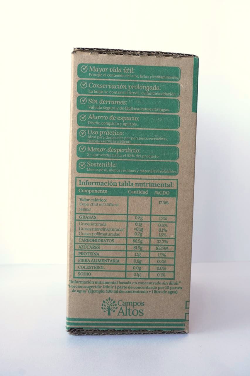 Panel lateral del empaque de Campos Altos con las ventajas del formato Bag in Box y la tabla nutrimental